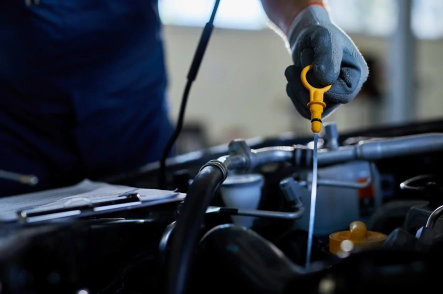 Com que frequência devo trocar o óleo do motor?