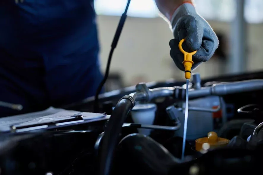 Com que frequência devo trocar o óleo do motor?